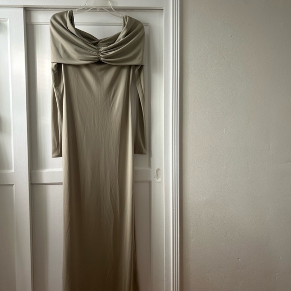Helsa Matte Jersey Off-Shoulder Maxi Dress in Elm - Picture 5 of 6
